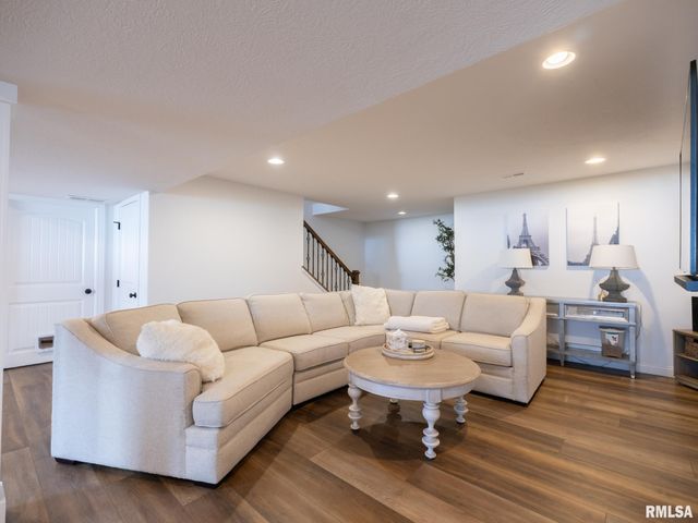 1225 BROWN Court, Washington, IL 61571
