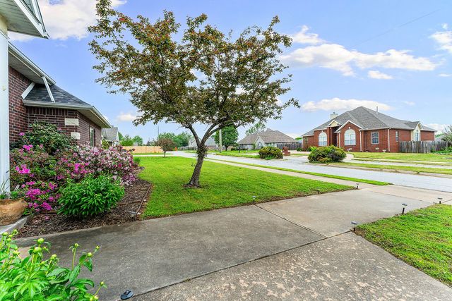 506 Roselawn Street, Siloam Springs, AR 72761
