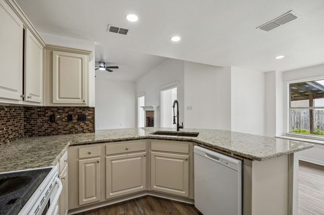 1031 Park Place Boulevard, Midlothian, TX 76065