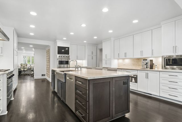 986 Brittany Road, Highland Park, IL 60035