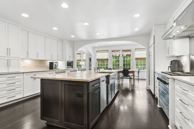 986 Brittany Road, Highland Park, IL 60035