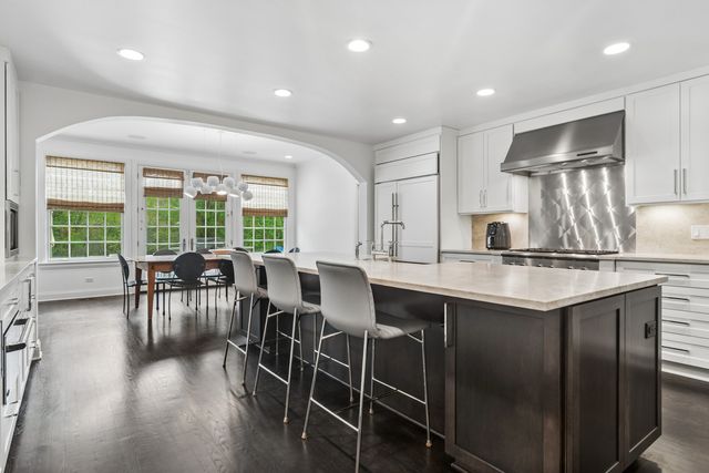 986 Brittany Road, Highland Park, IL 60035