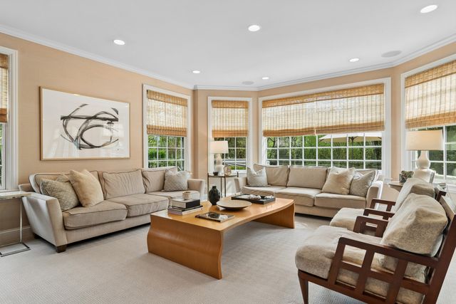 986 Brittany Road, Highland Park, IL 60035
