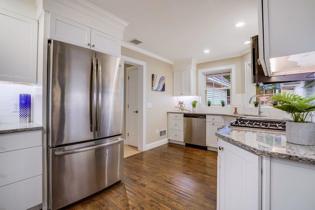 8 Sapling Lane, Sandown, NH 03873
