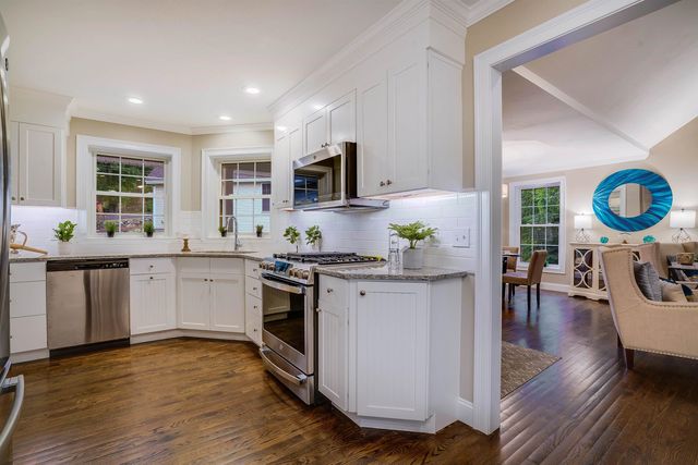 8 Sapling Lane, Sandown, NH 03873