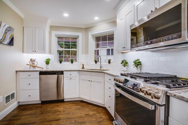 8 Sapling Lane, Sandown, NH 03873