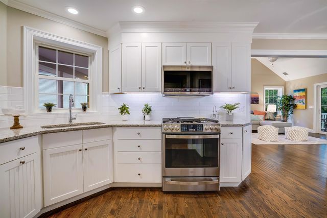 8 Sapling Lane, Sandown, NH 03873