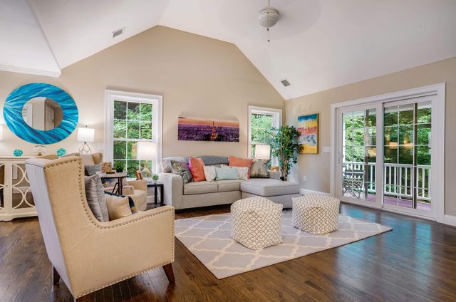 8 Sapling Lane, Sandown, NH 03873