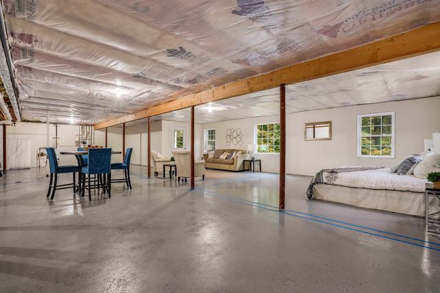 8 Sapling Lane, Sandown, NH 03873