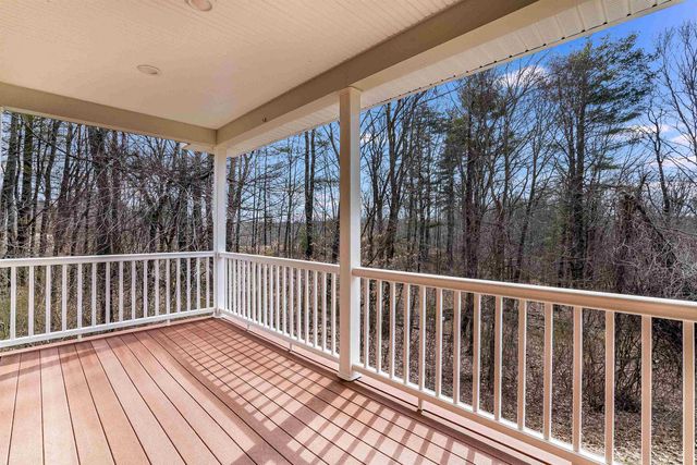 8 Sapling Lane, Sandown, NH 03873