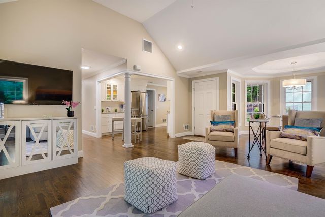 8 Sapling Lane, Sandown, NH 03873