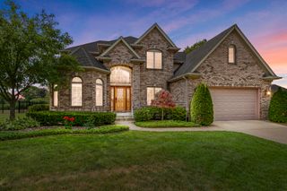 1101 E Cambridge Drive, Schererville, IN 46375