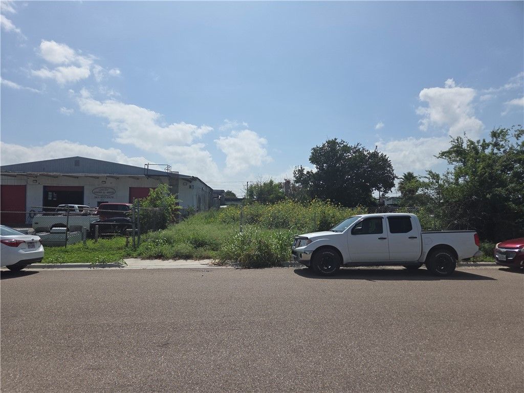 319 Waco St, Corpus Christi, TX 78401 — exterior