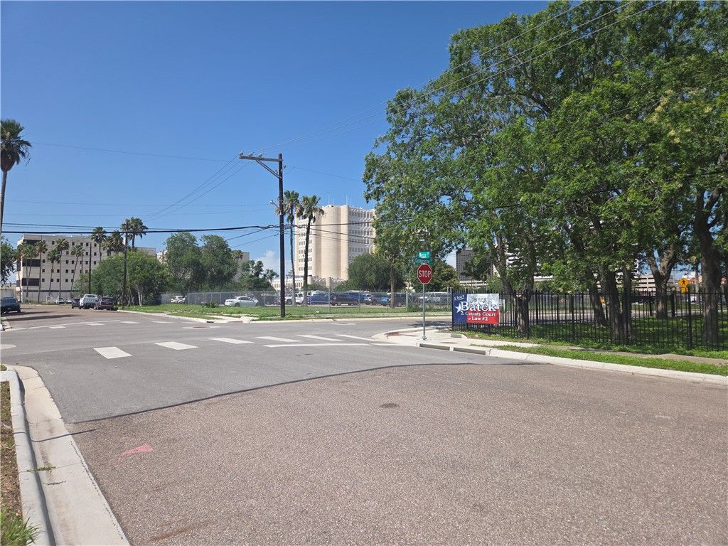 319 Waco St, Corpus Christi, TX 78401 — photo 4