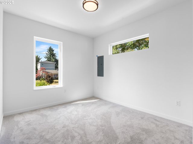3863 N Willis Blvd 8, Portland, OR 97217