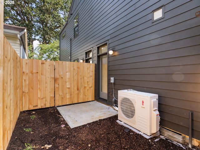 3863 N Willis Blvd 8, Portland, OR 97217