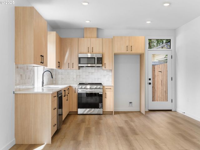 3863 N Willis Blvd 8, Portland, OR 97217