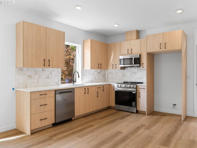 3863 N Willis Blvd 8, Portland, OR 97217