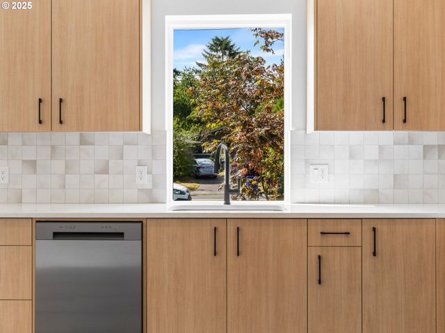 3863 N Willis Blvd 8, Portland, OR 97217