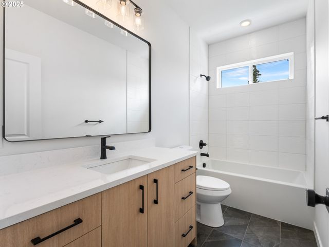 3863 N Willis Blvd 8, Portland, OR 97217