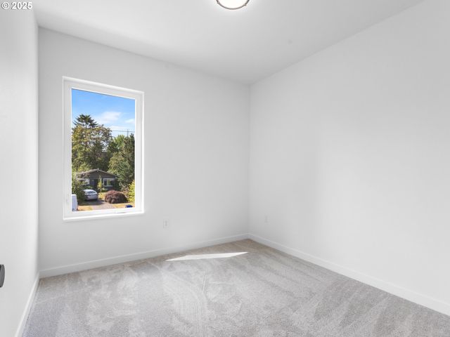 3863 N Willis Blvd 8, Portland, OR 97217