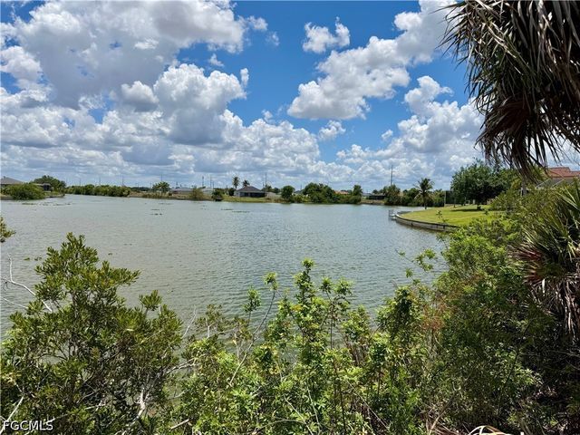 907 NW 19th PL, Cape Coral, FL 33993