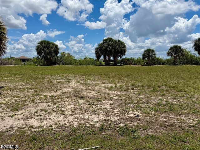 907 NW 19th PL, Cape Coral, FL 33993