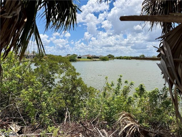 907 NW 19th PL, Cape Coral, FL 33993