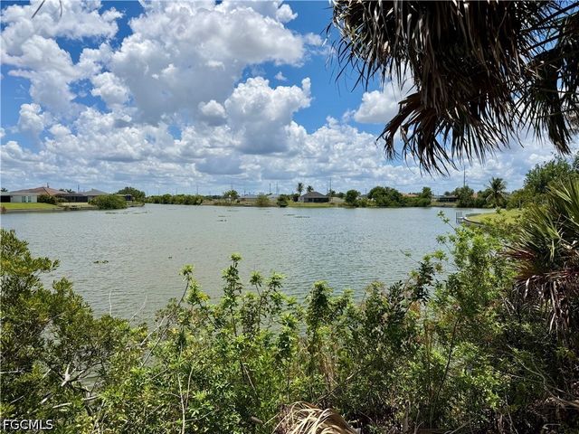 907 NW 19th PL, Cape Coral, FL 33993