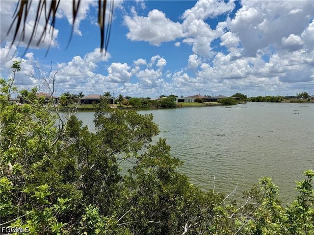 907 NW 19th PL, Cape Coral, FL 33993