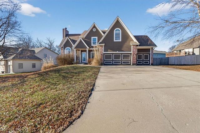1008 SW Pacific Drive, Lee's Summit, MO 64081