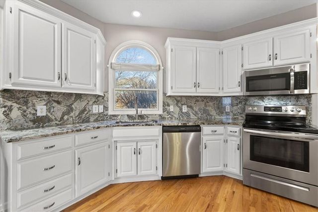 1008 SW Pacific Drive, Lee's Summit, MO 64081