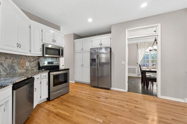 1008 SW Pacific Drive, Lee's Summit, MO 64081