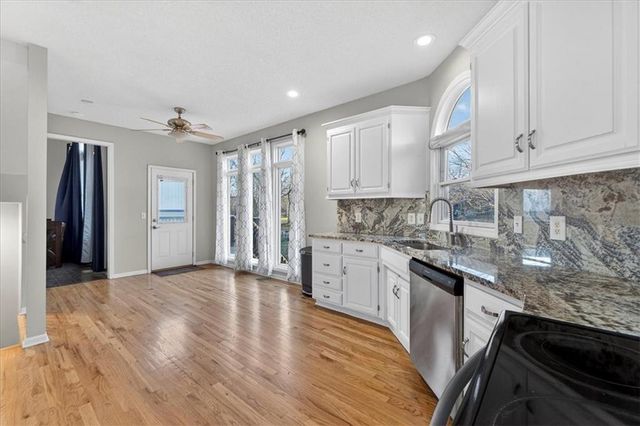 1008 SW Pacific Drive, Lee's Summit, MO 64081