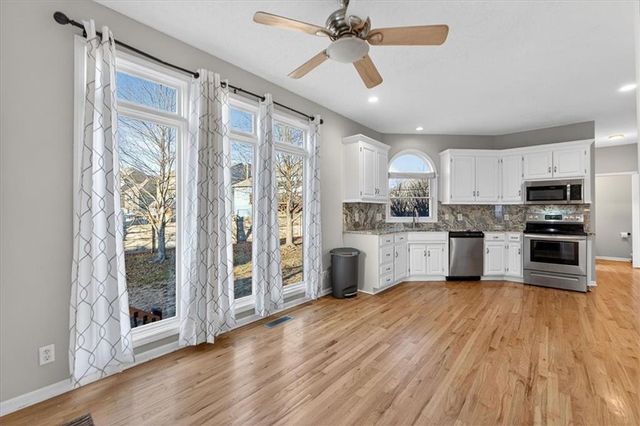 1008 SW Pacific Drive, Lee's Summit, MO 64081