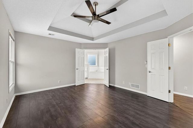 1008 SW Pacific Drive, Lee's Summit, MO 64081