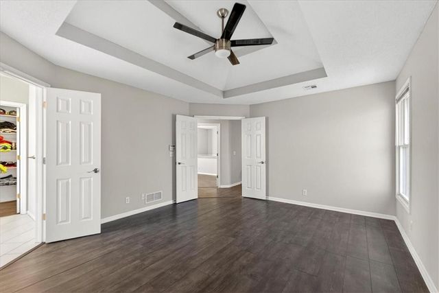 1008 SW Pacific Drive, Lee's Summit, MO 64081