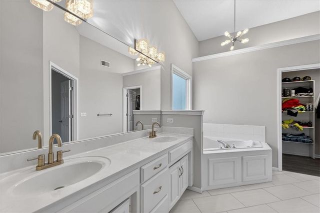 1008 SW Pacific Drive, Lee's Summit, MO 64081