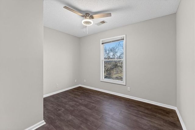 1008 SW Pacific Drive, Lee's Summit, MO 64081