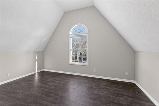 1008 SW Pacific Drive, Lee's Summit, MO 64081