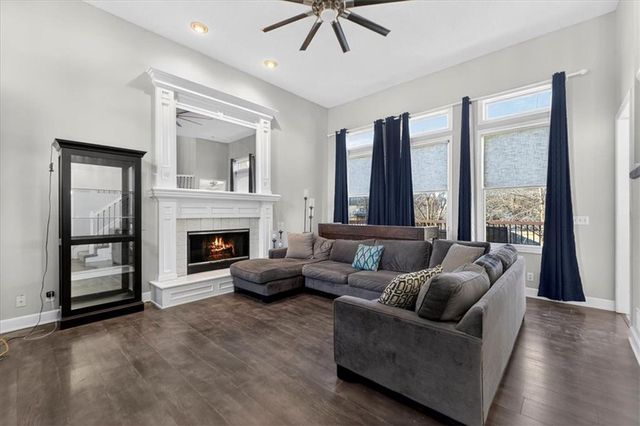 1008 SW Pacific Drive, Lee's Summit, MO 64081