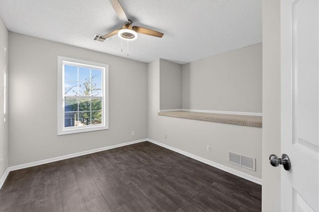 1008 SW Pacific Drive, Lee's Summit, MO 64081