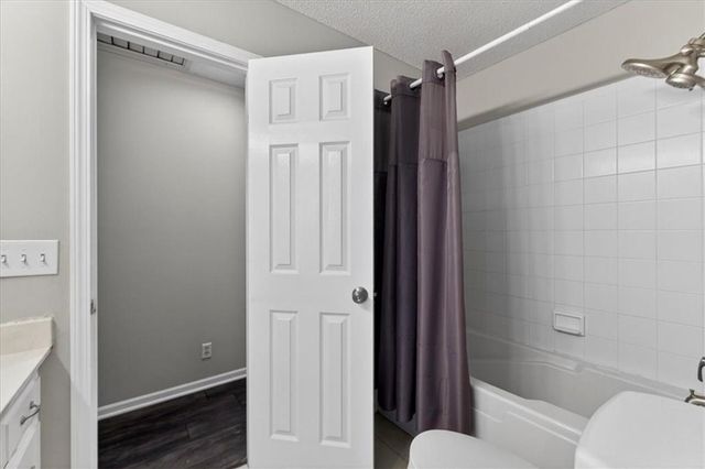 1008 SW Pacific Drive, Lee's Summit, MO 64081