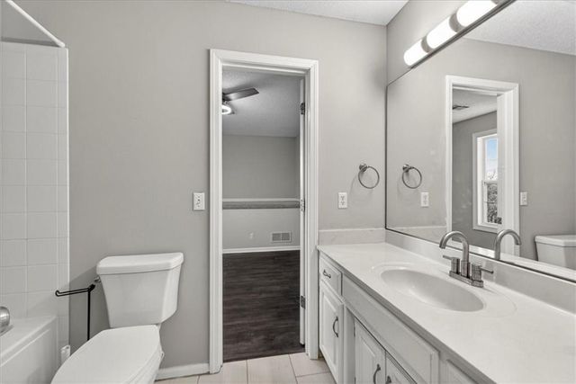 1008 SW Pacific Drive, Lee's Summit, MO 64081