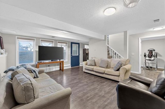 1008 SW Pacific Drive, Lee's Summit, MO 64081