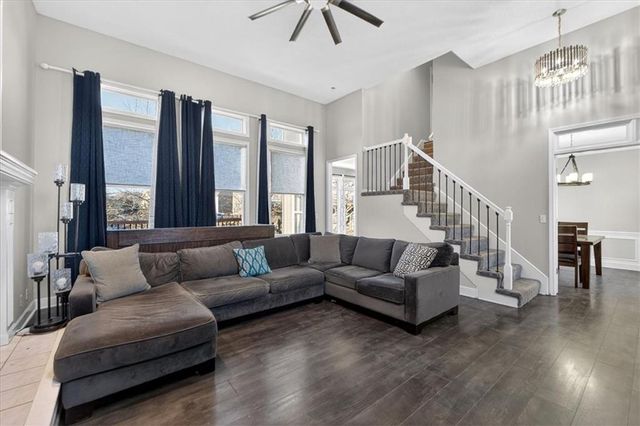 1008 SW Pacific Drive, Lee's Summit, MO 64081