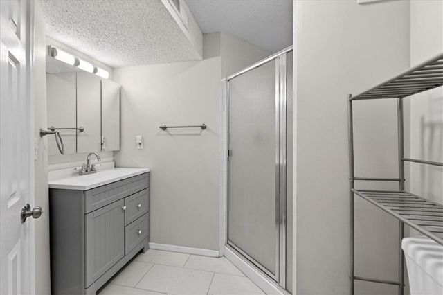 1008 SW Pacific Drive, Lee's Summit, MO 64081