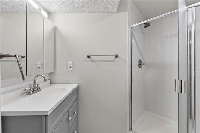 1008 SW Pacific Drive, Lee's Summit, MO 64081