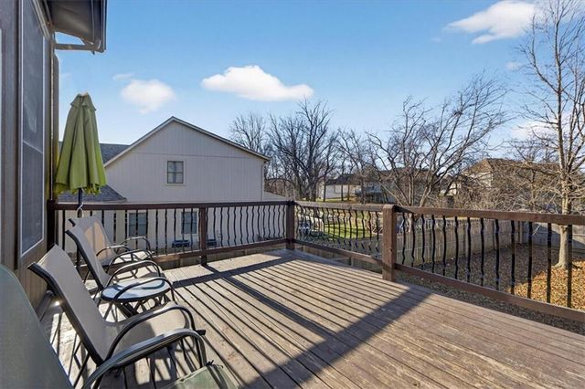 1008 SW Pacific Drive, Lee's Summit, MO 64081