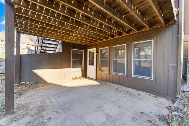 1008 SW Pacific Drive, Lee's Summit, MO 64081